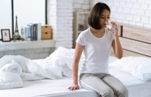 1725677387 7 loi ich cua viec uong nuoc ngay sau khi ngu day 1