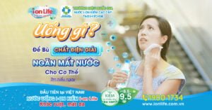 Thuc uong bu chat dien giai ngan mat nuoc mua nang nong