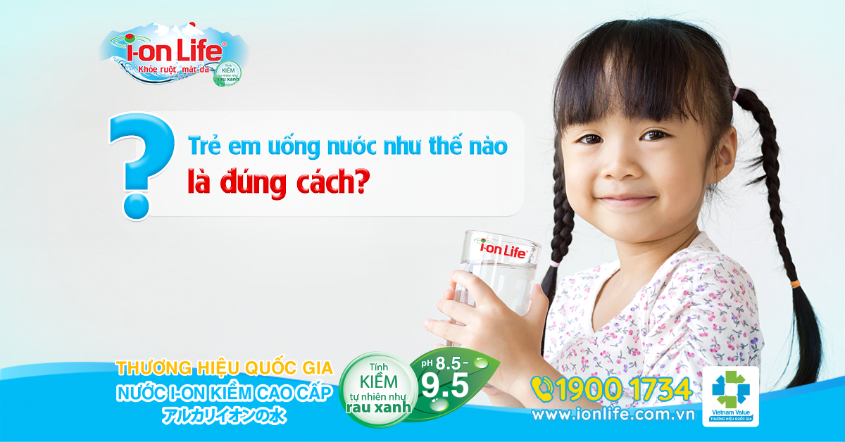 tre em uong nuoc nhu the nao la dung cach